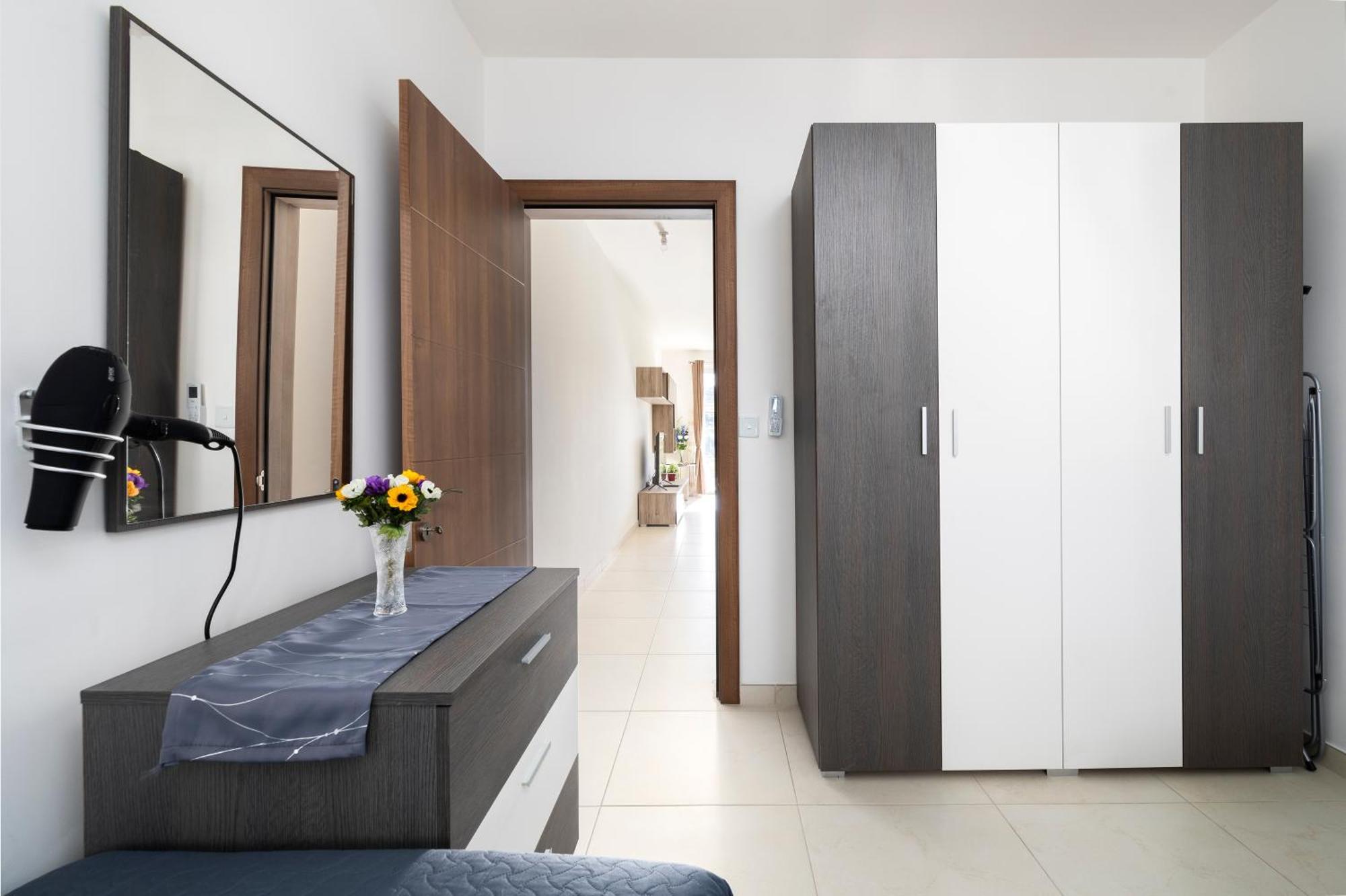 Modern & Spacious 2Br Apartment With Country Views - Close To Xemxija Bay セント・ポールズ・ベイ エクステリア 写真