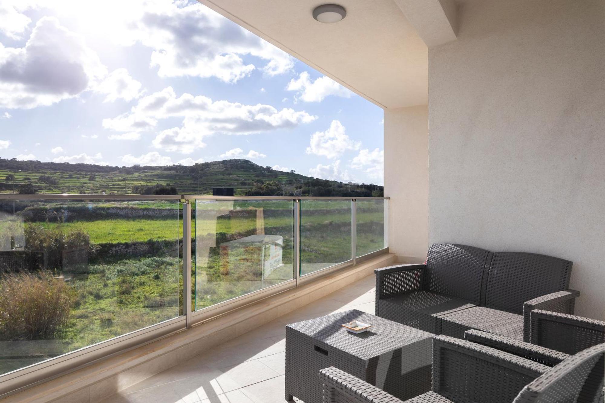 Modern & Spacious 2Br Apartment With Country Views - Close To Xemxija Bay セント・ポールズ・ベイ エクステリア 写真
